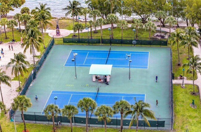 Building Photo - 1750 N Bayshore Dr