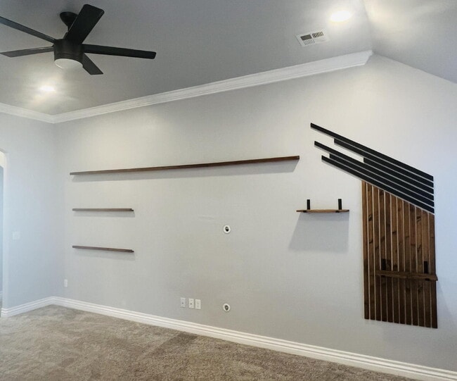 Building Photo - Charming 4-Bed, 2-Bath Home in Yukon - Gated Community in Mustang Public School District!