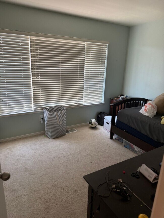 Building Photo - Located in the heart of Spanish Springs