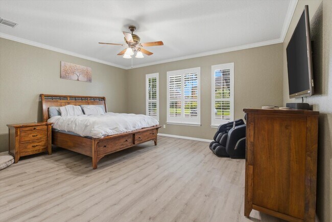 Building Photo - 4704 Broadmoor Dr