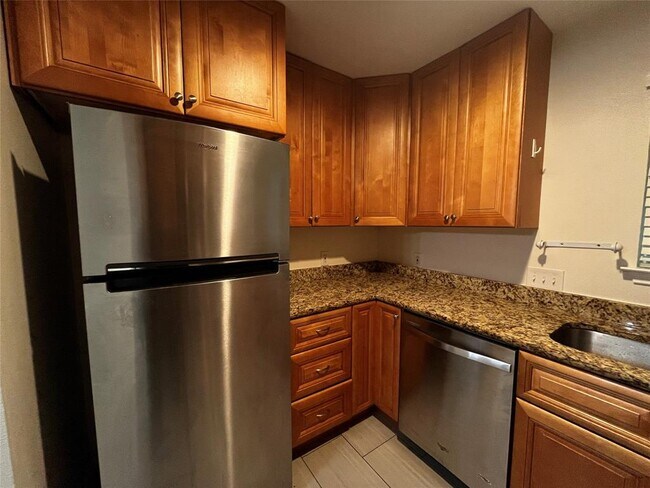 Building Photo - 5101 Meadow Creek Cove