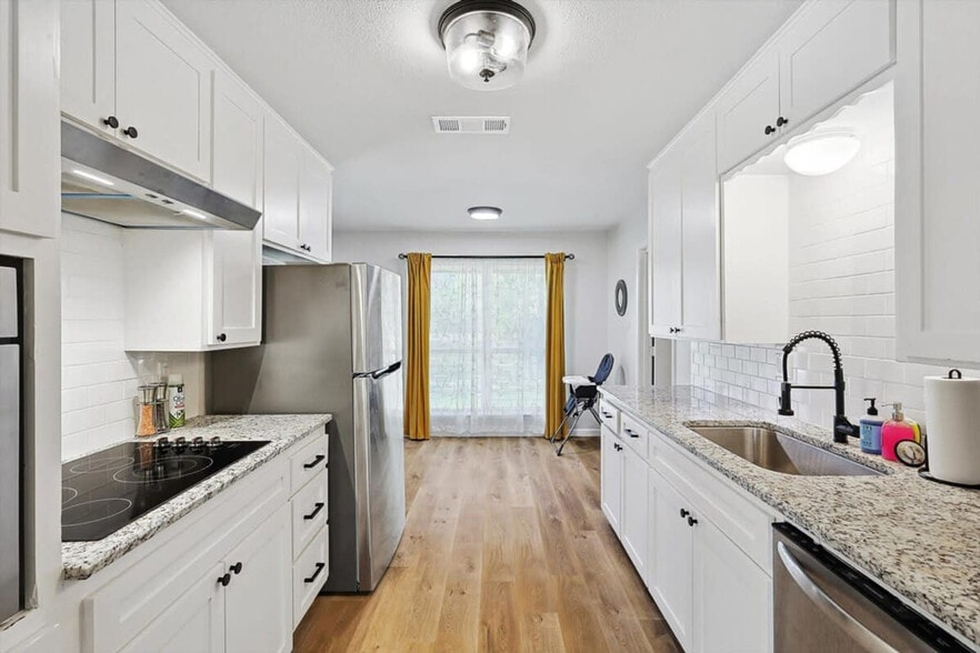 Building Photo - 405 Tate Cir