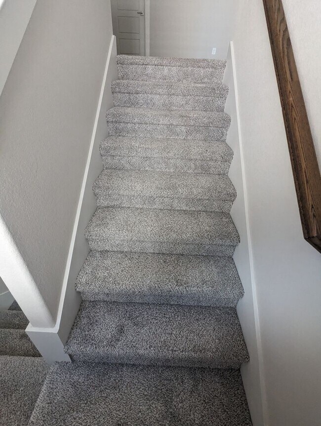 Building Photo - 4/2.5/2 - Beautiful 2 story/ PRIVATE PARKING!! GODLEY ISD