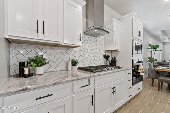 Building Photo - 824 Paseo Solar Dr