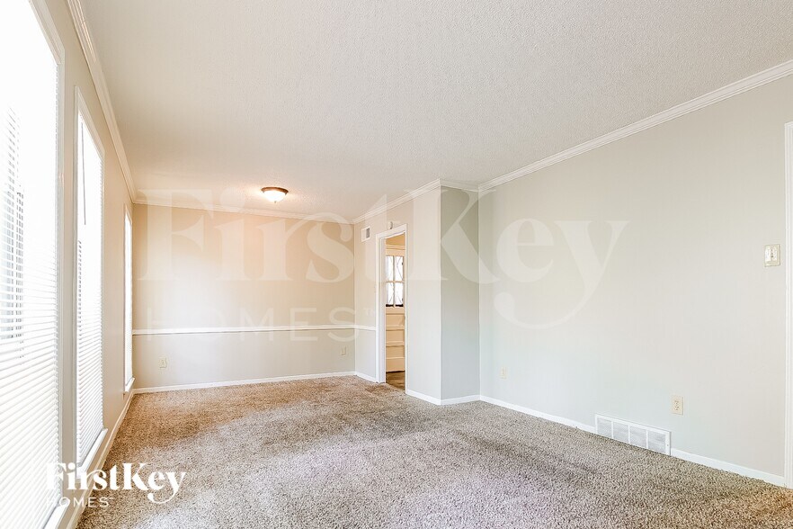 Building Photo - 3233 Earl Dr