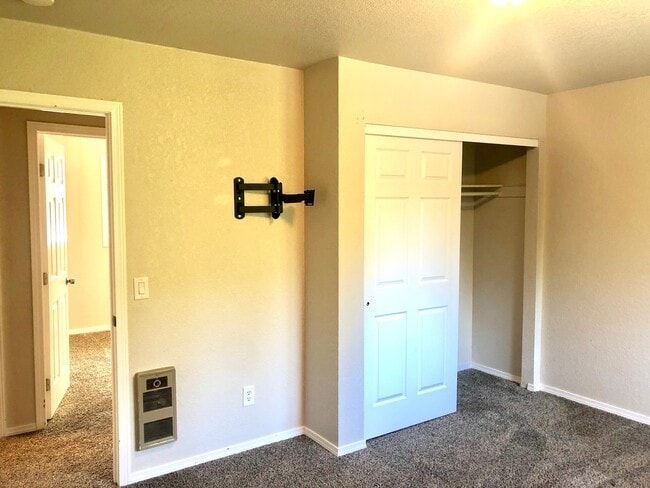 Building Photo - 1200 Pinecone Cir