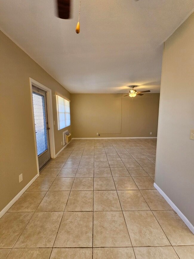 Building Photo - 114 Norwich E