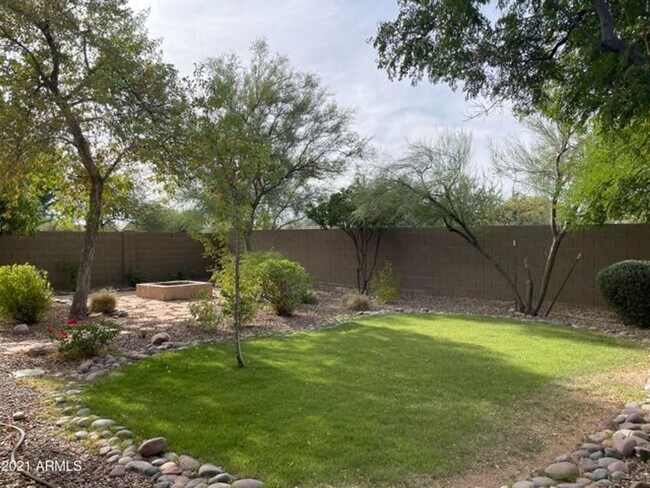 Building Photo - LARGE 4 BEDROOM HOME IN ANTHEM WEST