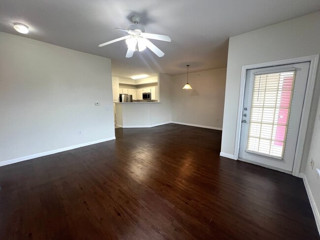 Building Photo - 2320 Gracy Farms Ln