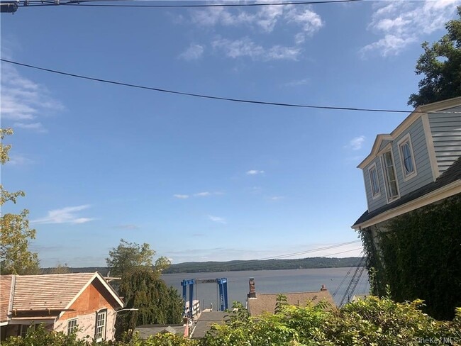 Building Photo - 306 Ellen St