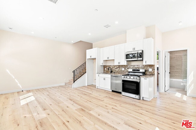 Building Photo - 16698 Moorpark St