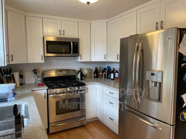 Building Photo - 3937 SW Neer Ave