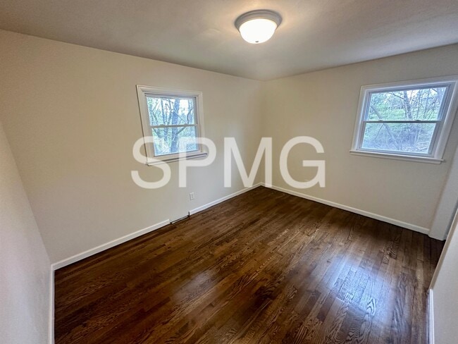 Building Photo - 612 Landfair Dr