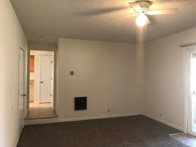 Building Photo - Adorable 3 Bed 2 Bath Ranch Style Home on ...