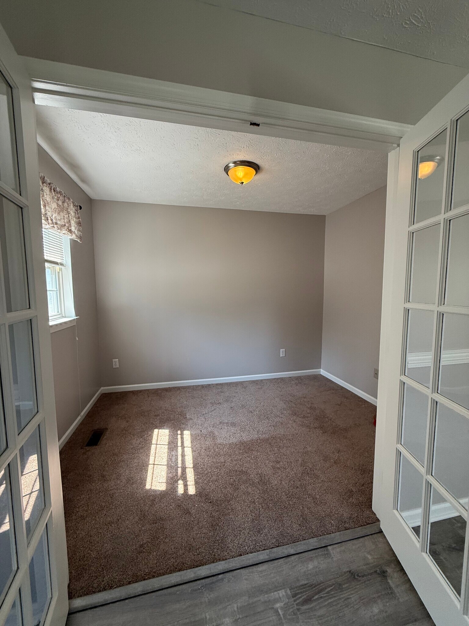 Building Photo - 657 Brookledge Ct