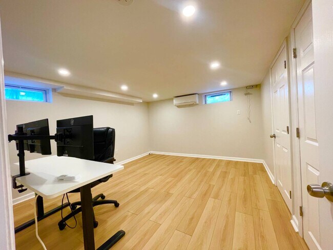 Building Photo - 278 Devonshire Dr