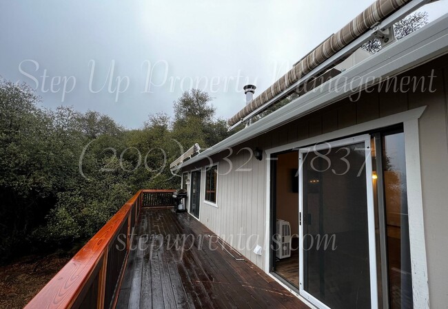 Building Photo - Spacious 3 Bedroom, 2.5 Bath Home in Myers Hill!