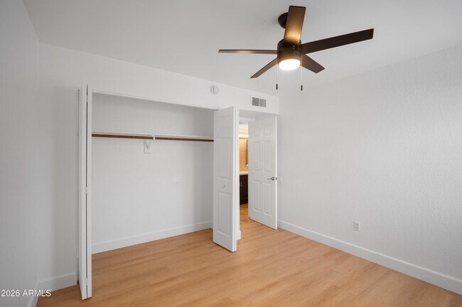 Building Photo - 729 W Coolidge St