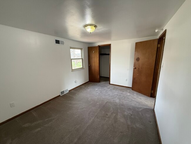 Building Photo - 108 Roberts Dr