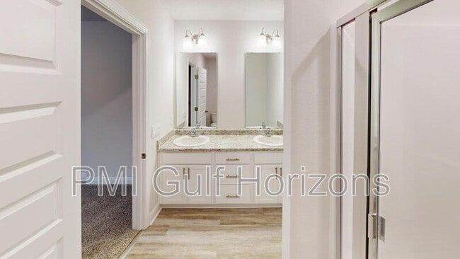 Building Photo - 710-E Giese Ln