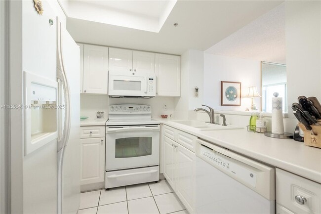 Building Photo - 1800 Sunset Harbour Dr