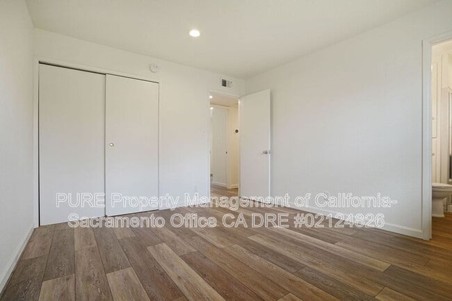 Building Photo - 2140 W La Loma Dr