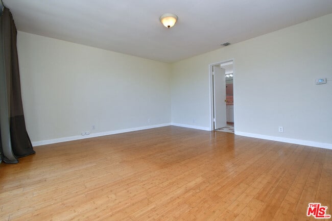 Building Photo - 3682 Berry Dr