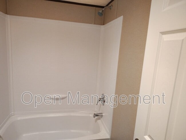 Building Photo - 24 Erin Ln