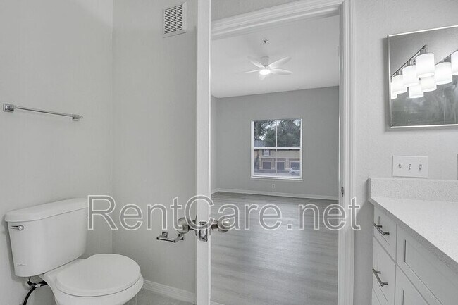 Building Photo - 6005 Westgate Dr