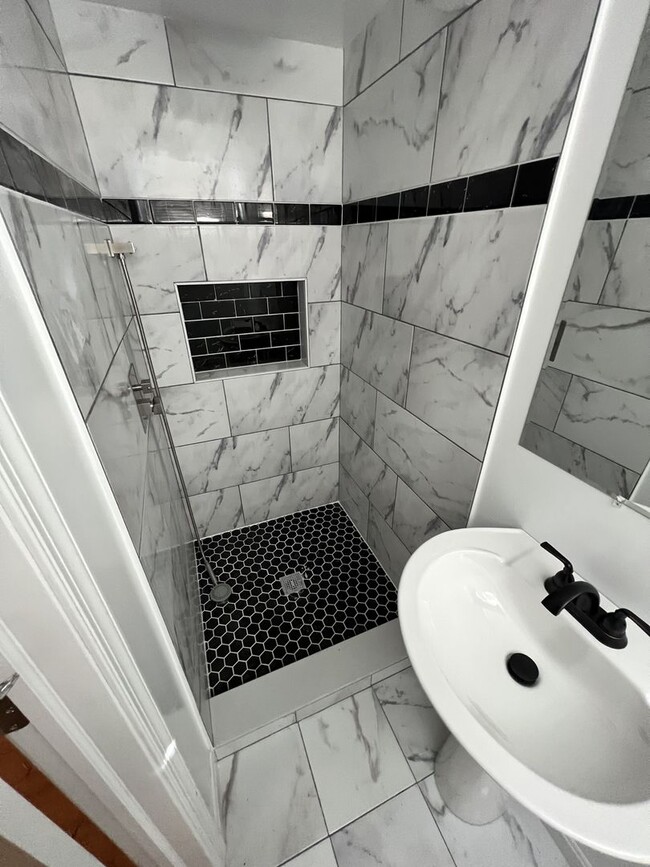 Building Photo - Stunning Updated 3BR/2BA Row Home in the Heart of Towson