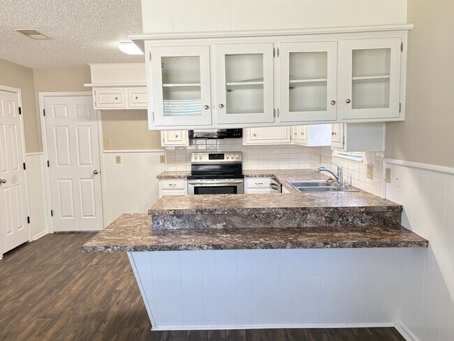 Building Photo - 4 Bed 2 Bath Remodeled Home in Miller Elementary Zone with Solar Panels