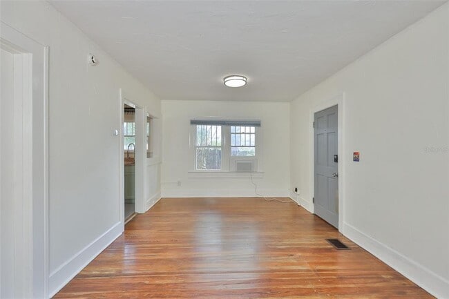 Building Photo - 340 Moffett Ct N