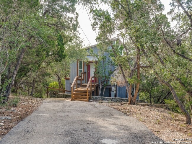 Building Photo - 238 Ledgeview Dr