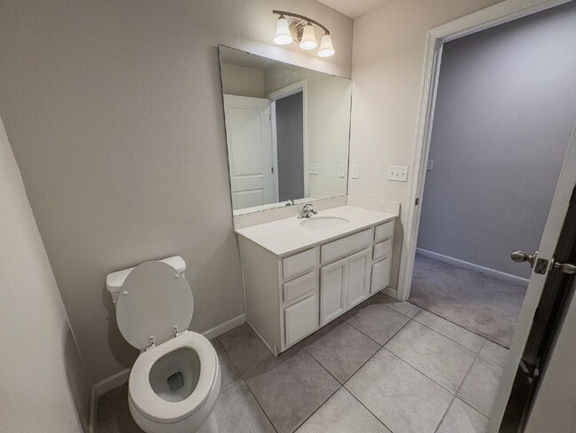 Building Photo - Spacious 3-Bedroom Townhome with garage  i...