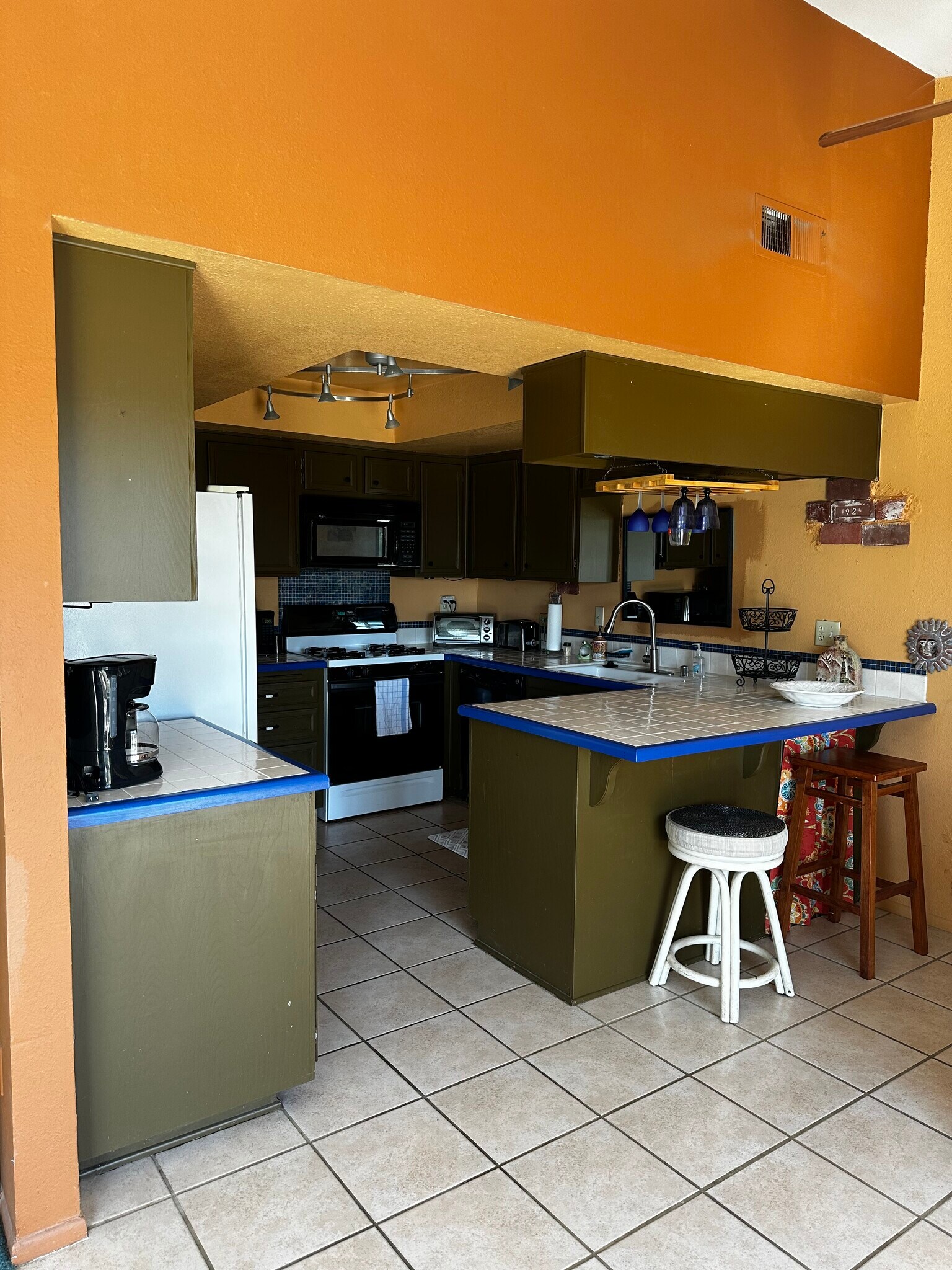 Kitchen - 49174 Wayne St