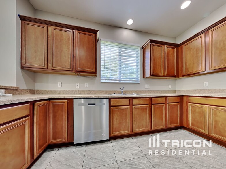Building Photo - 18816 Litzau Ln