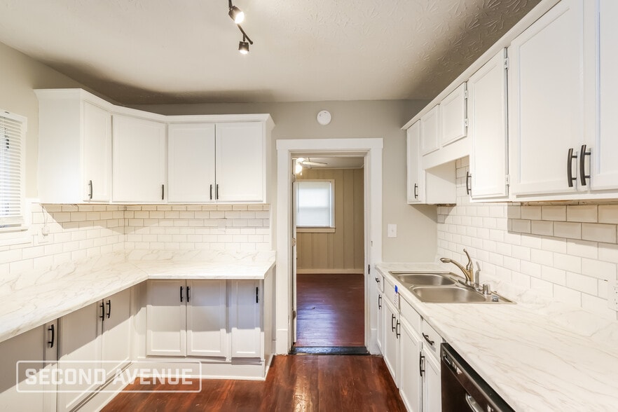 Building Photo - 1629 S 30th St