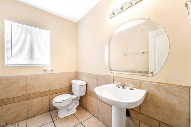 Building Photo - 120 McLaren St