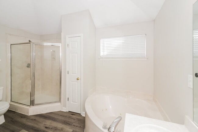 Building Photo - 4514 Lunsford Dr