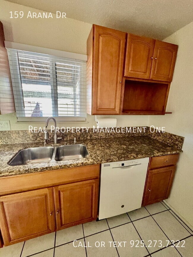 Building Photo - 159 Arana Dr