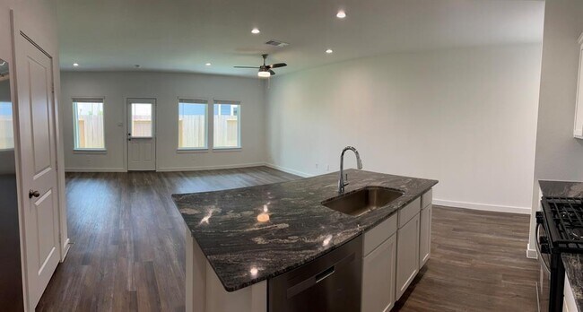 Building Photo - 3017 La Latina Dr