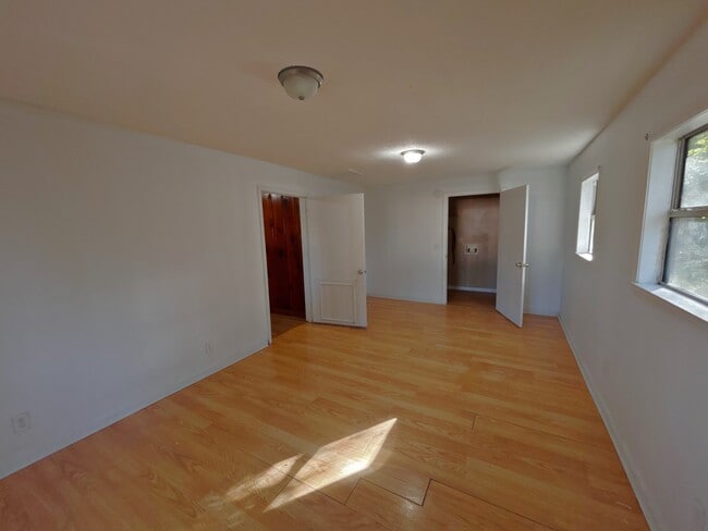 Building Photo - 45 Union Rd