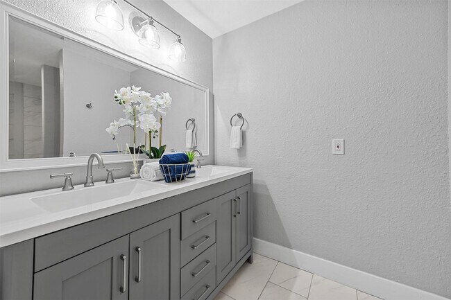 Building Photo - 303 Riva Ridge