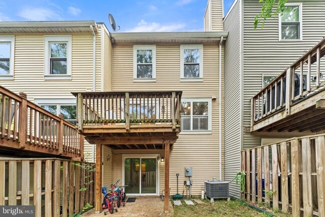 Building Photo - 13 Aviary St