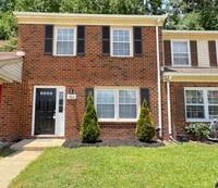 Building Photo - Come visit this cute 3 bedroom 1.5 bath in Chesapeake
