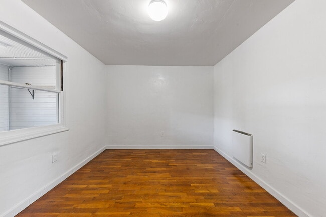 Building Photo - Charming 2 bedroom duplex