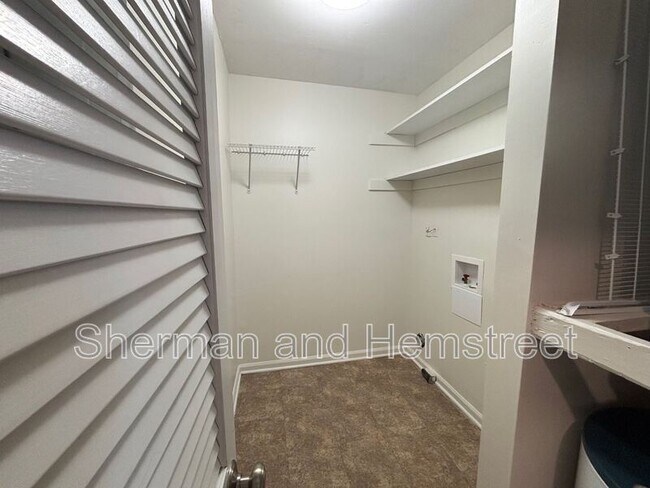 Building Photo - 313 Lake Ave