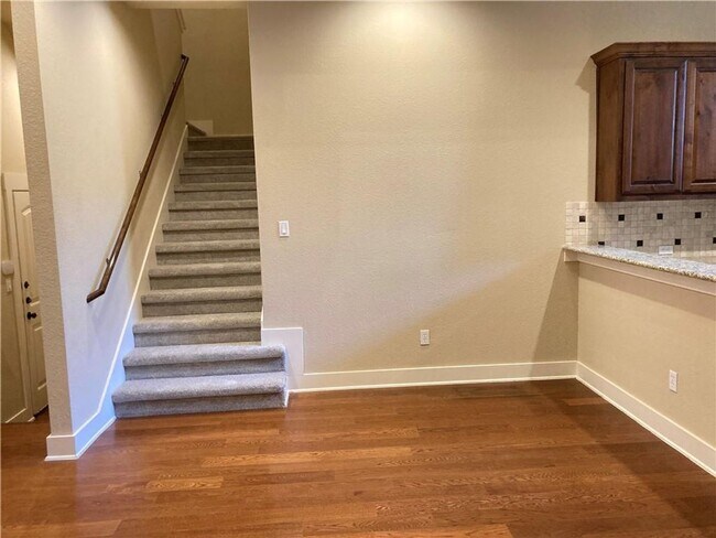 Building Photo - Spacious unit at Sunset Ridge Condos in Tw...