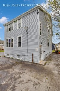 Building Photo - 175 Freund St