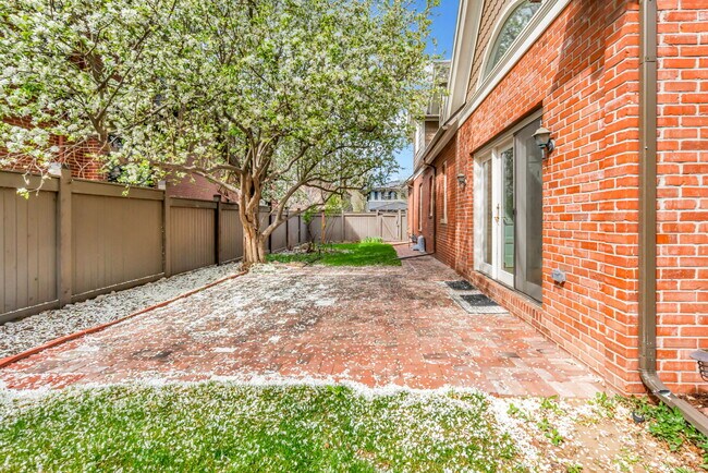 Building Photo - 1036 S Race St